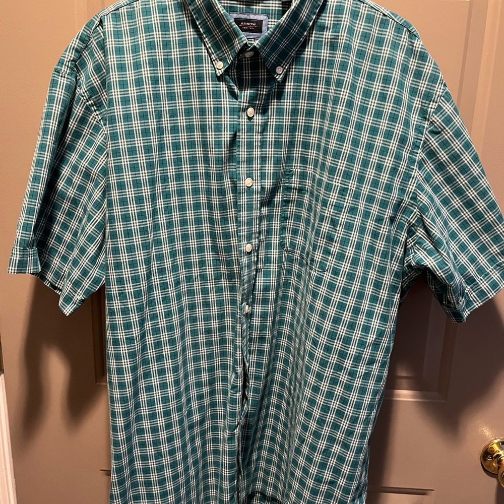 Men’s XXL Arrow shirt -worn 2 times. Like new.
